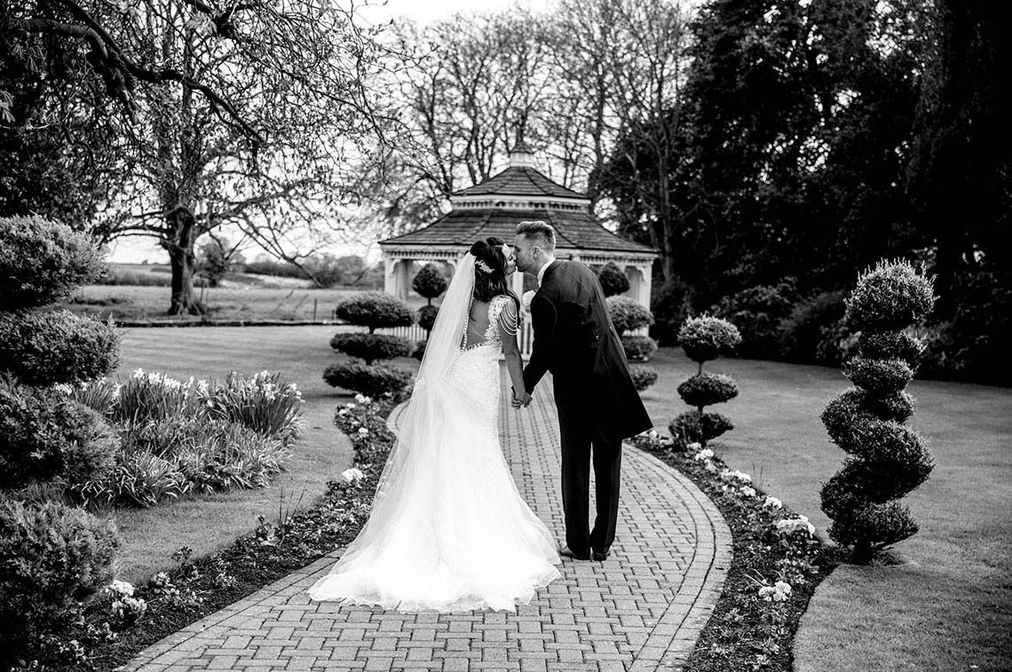 Victoria and Mike’s Fabulous Thornton Hall Wedding